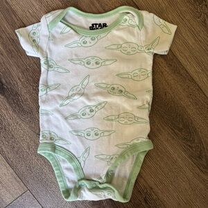 NWOT Star Wars Baby Yoda White and Green Bodysuit Onesie